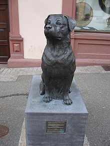 220px-rottweiler_denkmal_in_rottweil.jpg